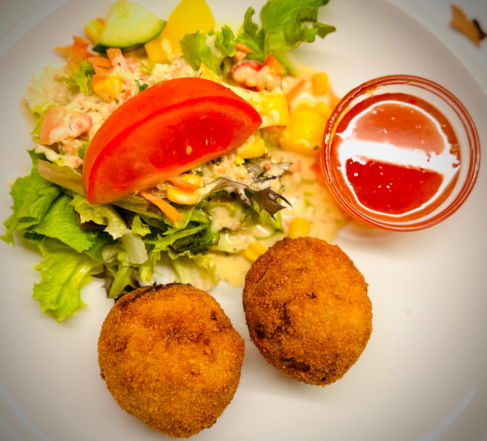 Panierte Thunfischkugel